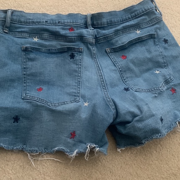 Embroidered GAP Denim Shorts - Picture 3 of 3